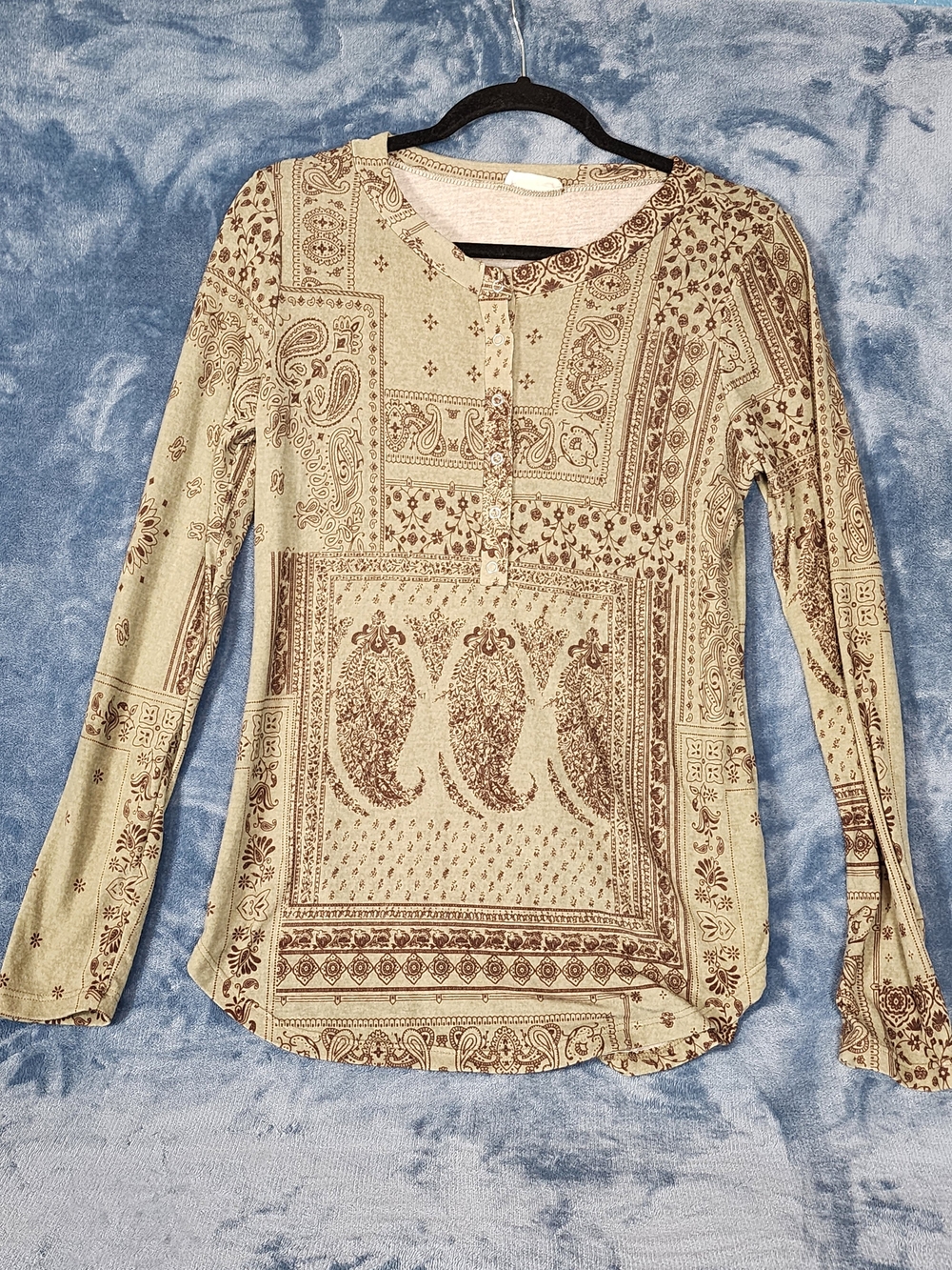 BUCKETLIST Green Paisley Bandana Henley Long Sleeve Top